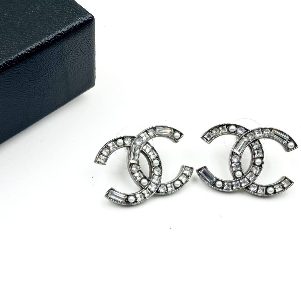 Chanel Gunmetal CC Baguette Princess Crystal Pearl Large Piercing Earrings - Picture 2 of 5